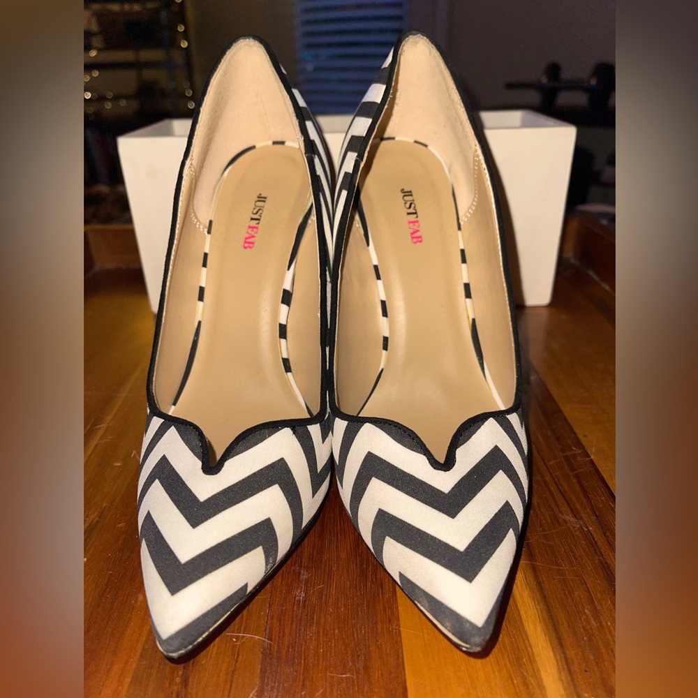 Chevron heels never worn new in box - Picture 3 of 3
